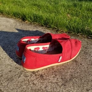 Red Canvas Toms ❤